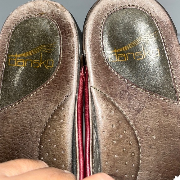 Dansko BERRY  Brown ( burgundy) Scroll pattern stitched Clogs ❤️ - Picture 11 of 14